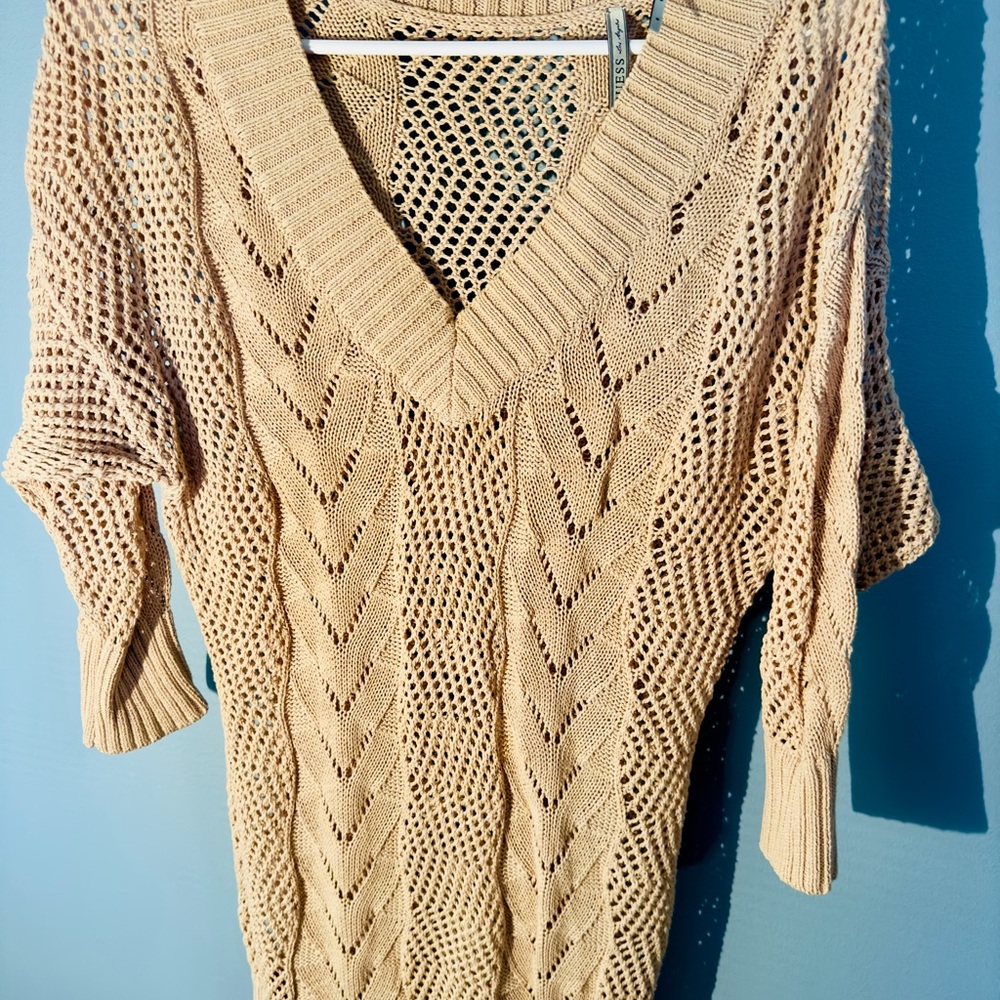 Guess Pullover Vneck Thin Sweater, Size Small, Tan Color, 3/4 Sleeve